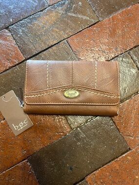 BOC Born Concept organizer wallet 7 1/2“ x 5“. Brown. NWT.